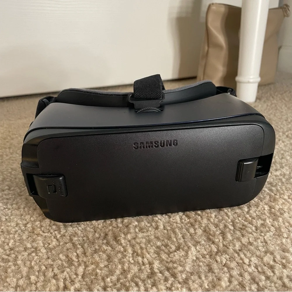 Samsung Gear VR Headset Powered by Oculus